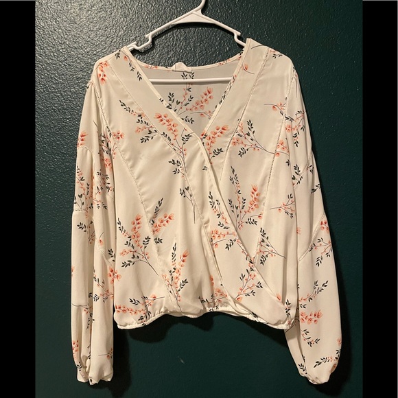 Floral top - Picture 2 of 3